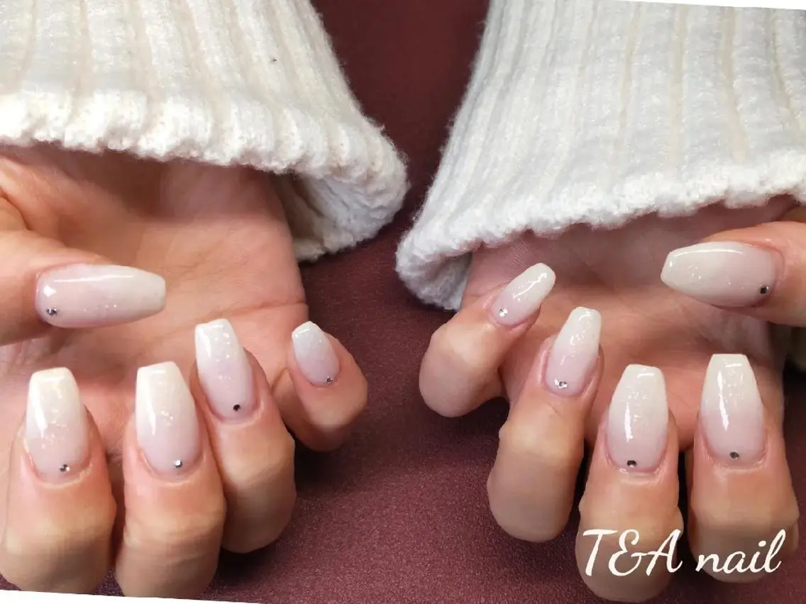 セミロング ネイル 長さ出し ジェルネイル グラデーション ニュアンスネイル スカルプネイル T&A nailのネイルデザイン