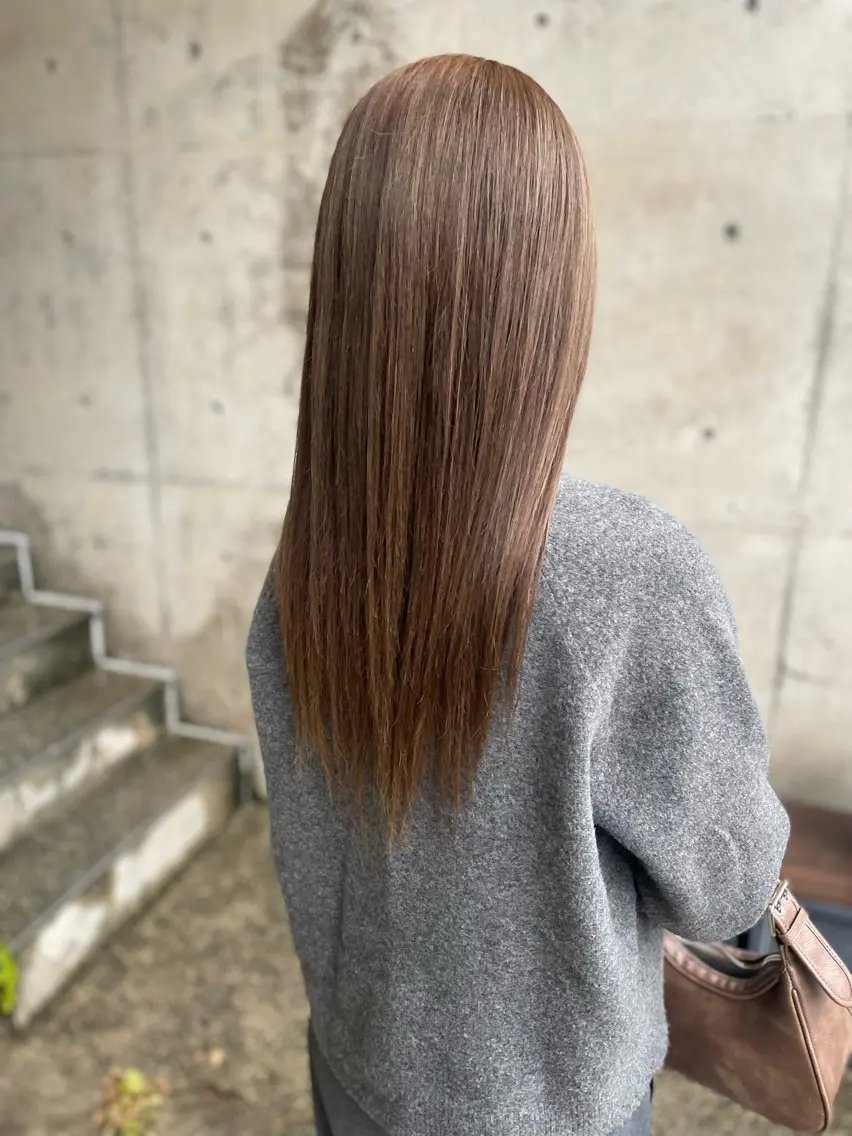 ロング カラー グレージュ 日高 香織のヘアスタイル