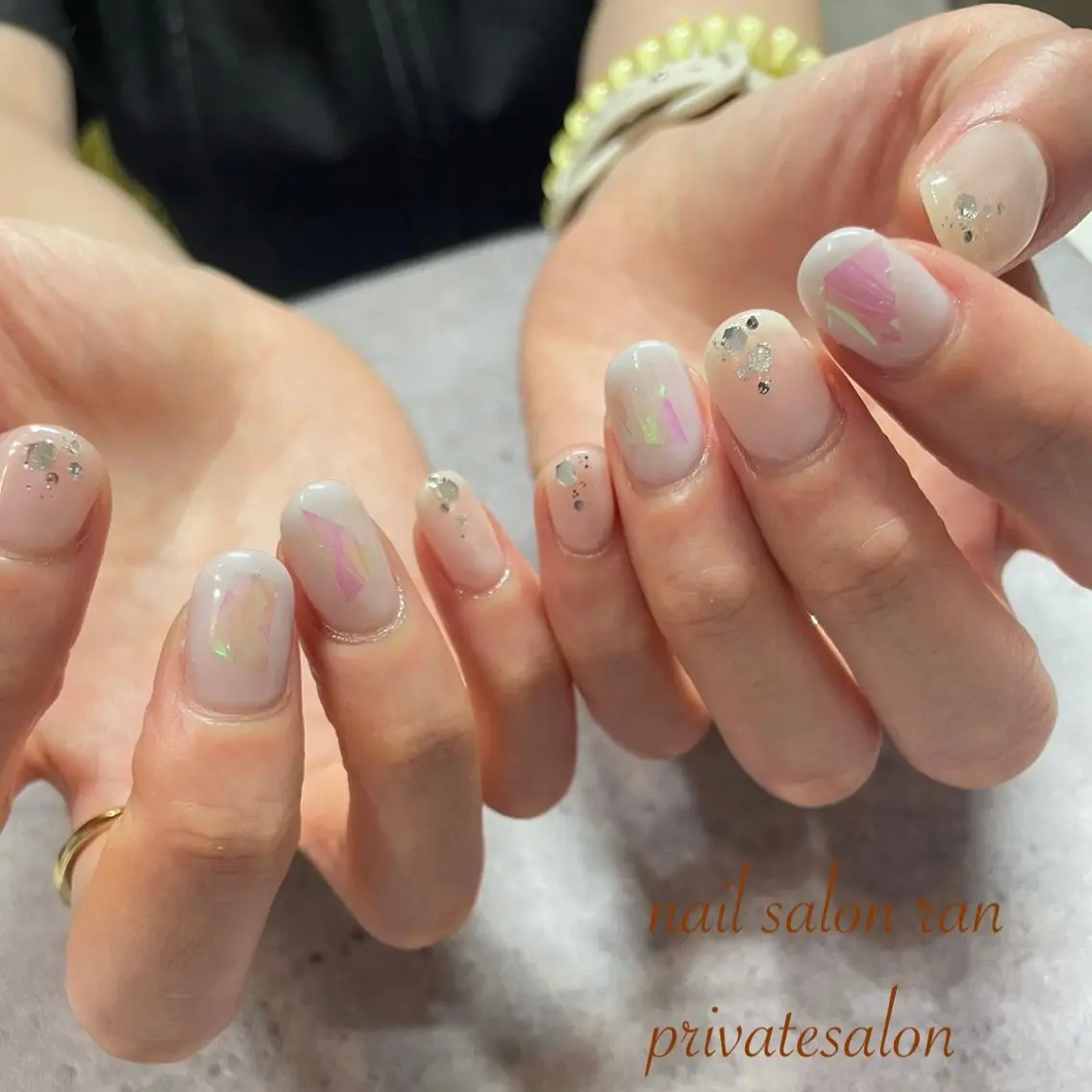 ネイル オーロラネイル ホワイト ハンドネイル ハンドケア nailsalon ranのネイルデザイン