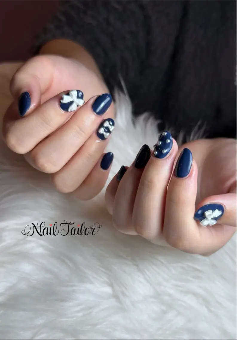 ネイル ガーリー ネイビー リボン ショートネイル ホワイト ハンドネイル NailTailor ネイルテイラーのネイルデザイン