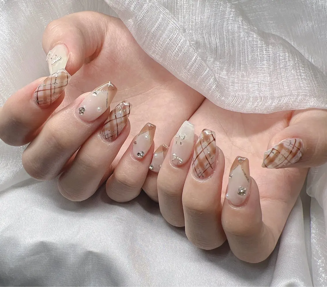 ネイル 長さ出し グラデーション 卒業式 キラキラネイル マグネットネイル ハンドネイル Lee Nailsのネイルデザイン