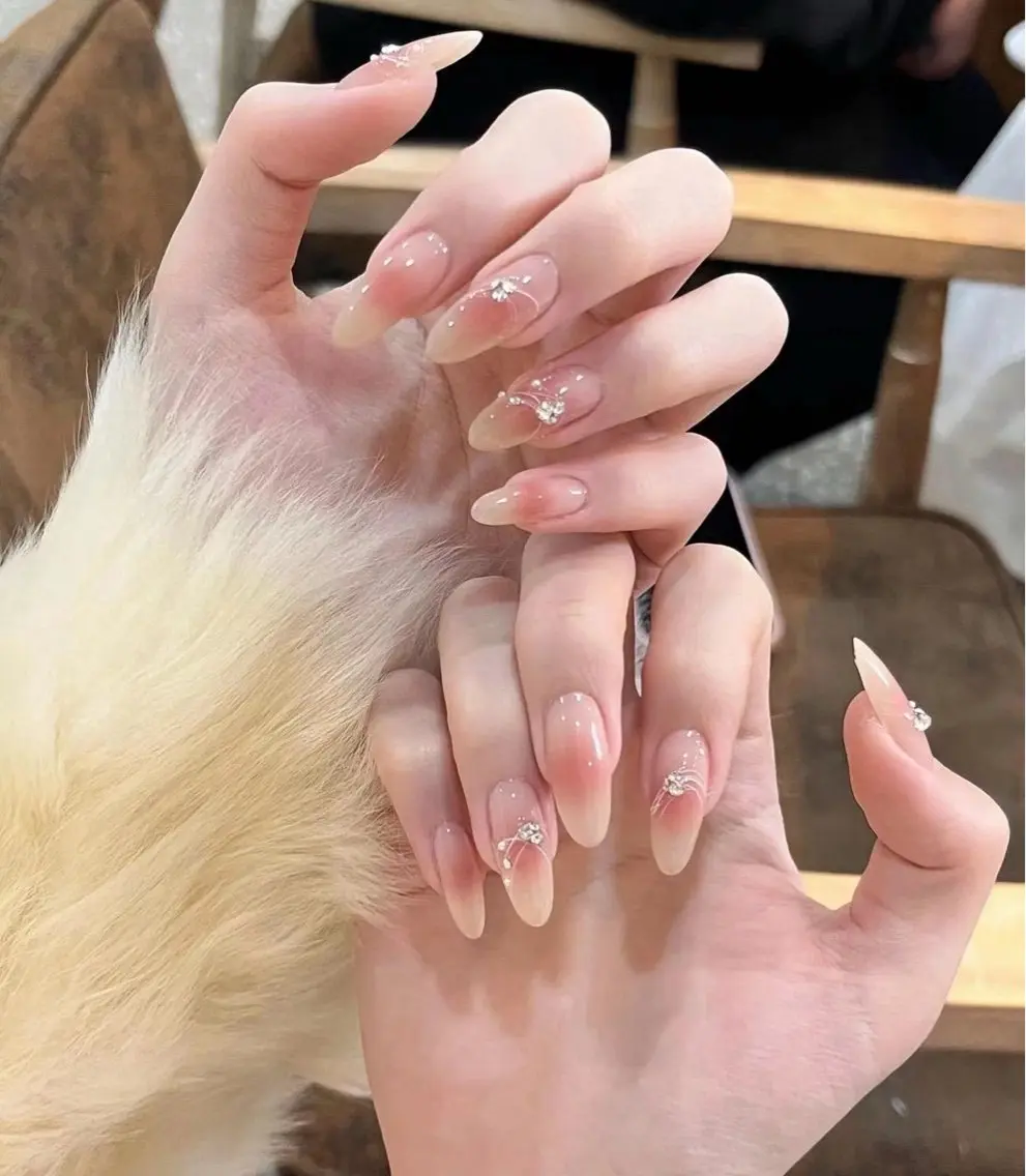 ネイル ハンドネイル Freya トウのネイルデザイン