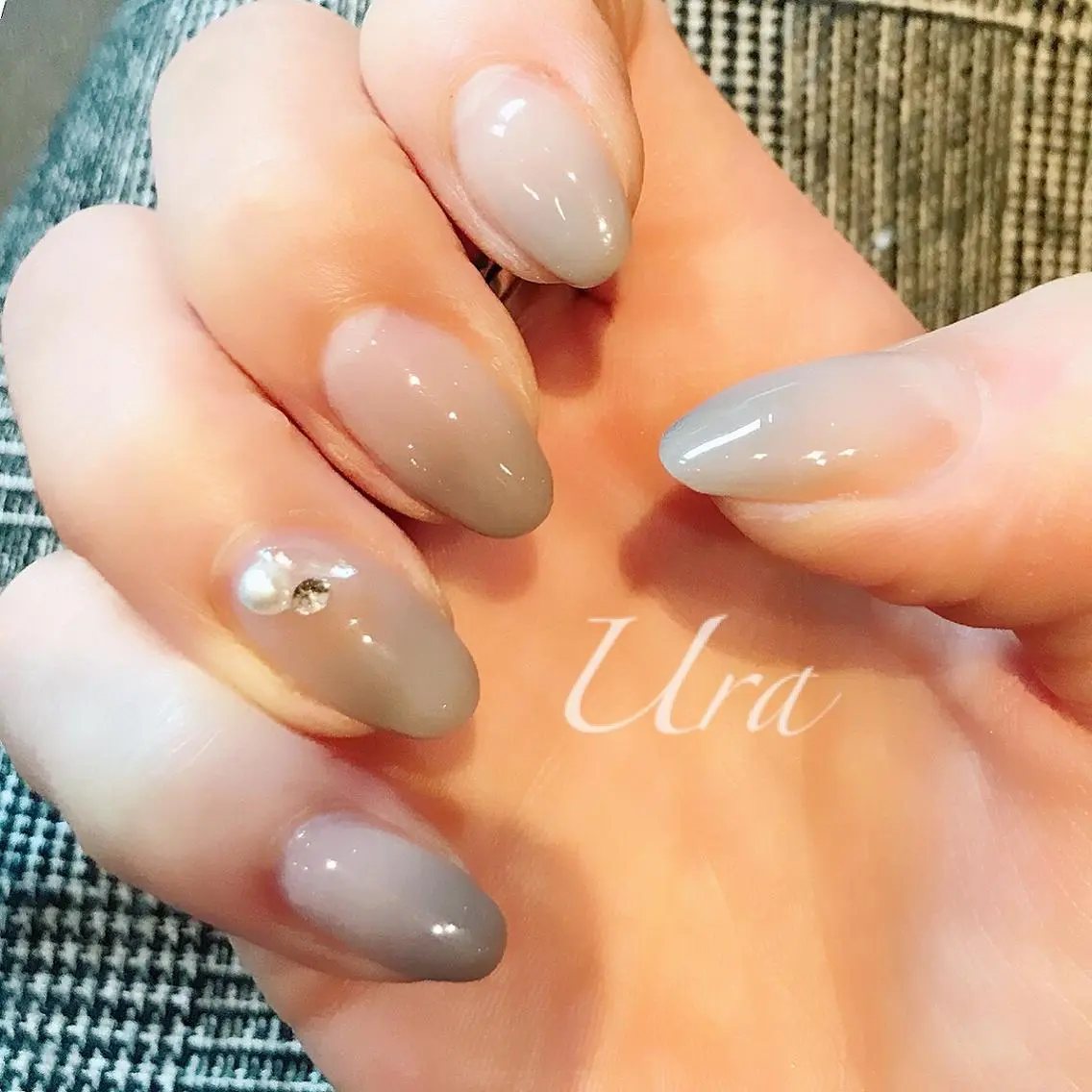 ネイル グラデーション ストーンネイル UrakoNail 《nail》のネイルデザイン