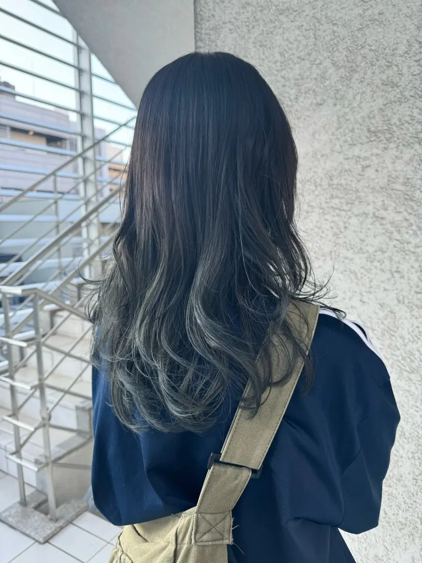 セミロング カラー グラデーションカラー カット ヘアカラー 椎葉 祐也のヘアスタイル