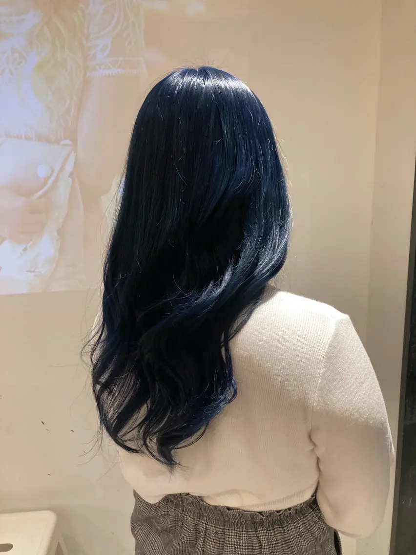 ロング カラー ブリーチ ネイビーカラー ヘアカラー 高木 玲奈のヘアスタイル
