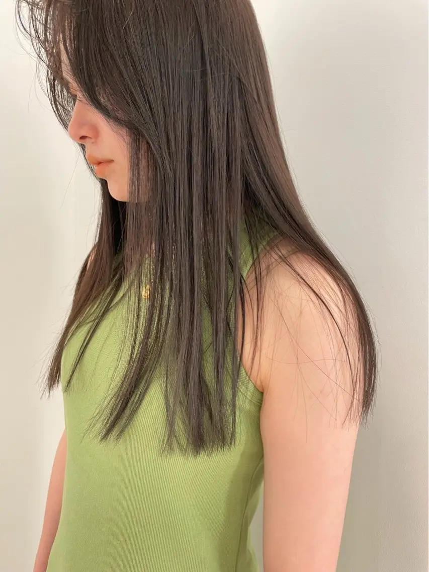 ロング アッシュ アッシュグレー ヘアカラー 岩見 和のヘアスタイル