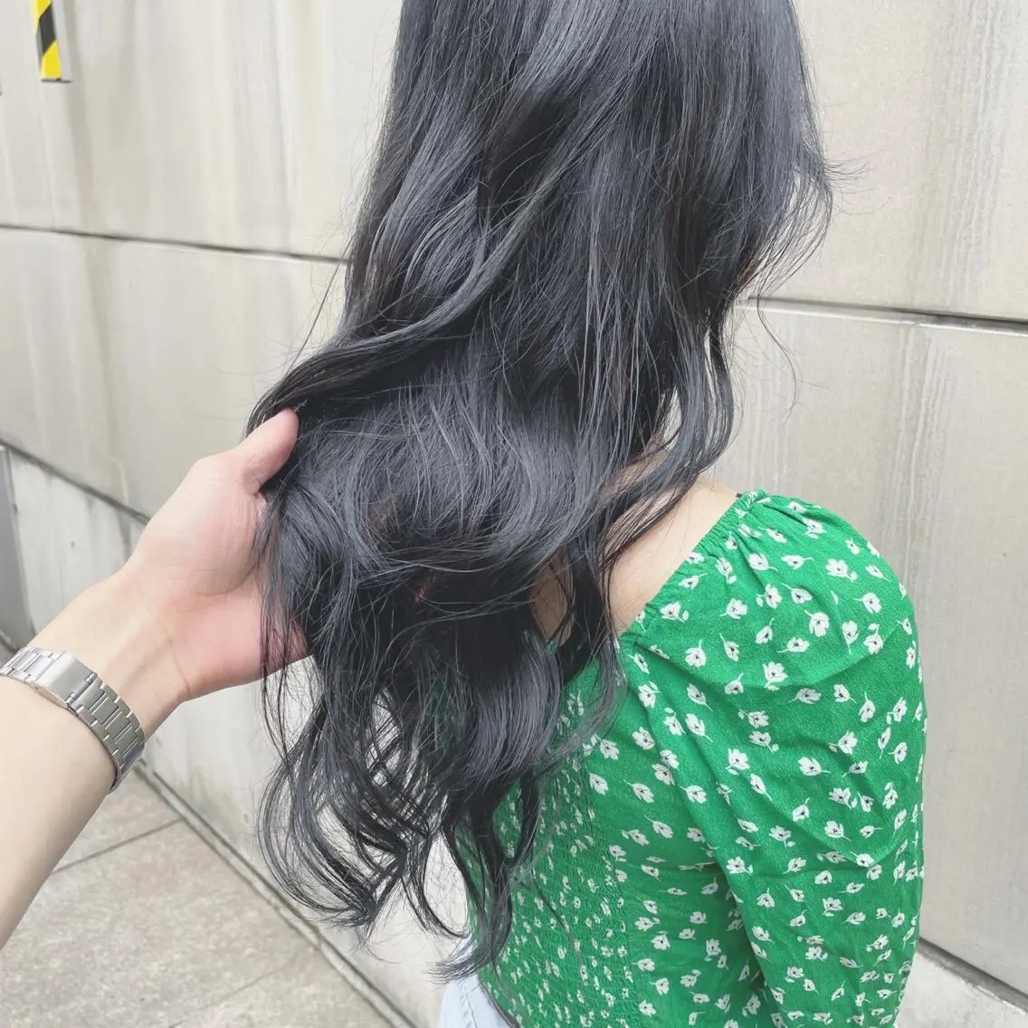 ロング カラー 透明感カラー グレージュ 学生 髪質改善🪄 イルミナカラー岩谷のヘアスタイル
