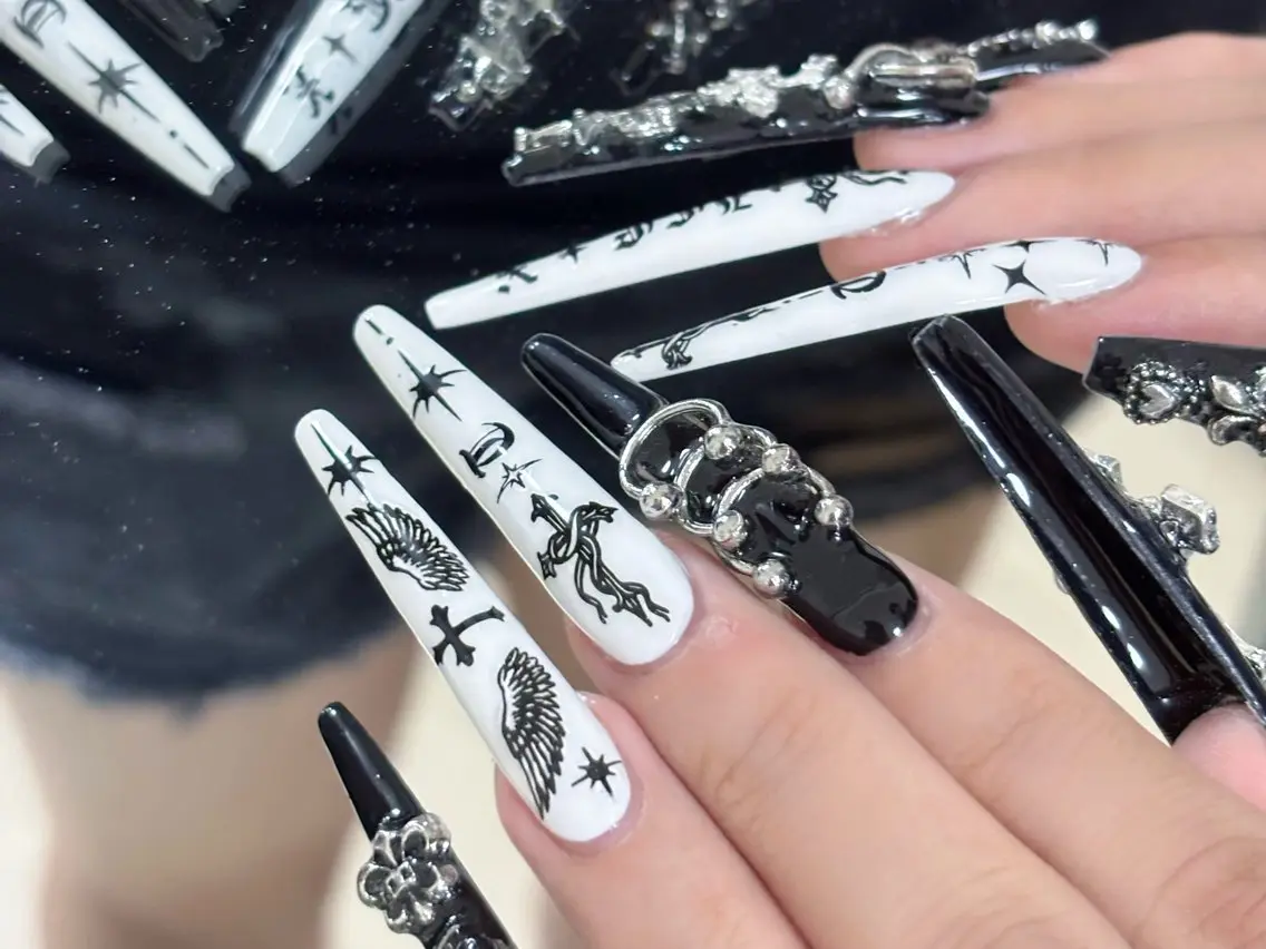 ネイル ゴージャス キラキラネイル 韓国ネイル ロングネイル マグネットネイル ハンドネイル Sully Nail Labのネイルデザイン