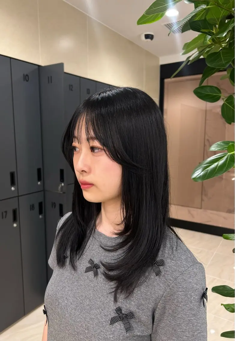 セミロング レイヤーカット 小顔カット 山澄 南奈のヘアスタイル