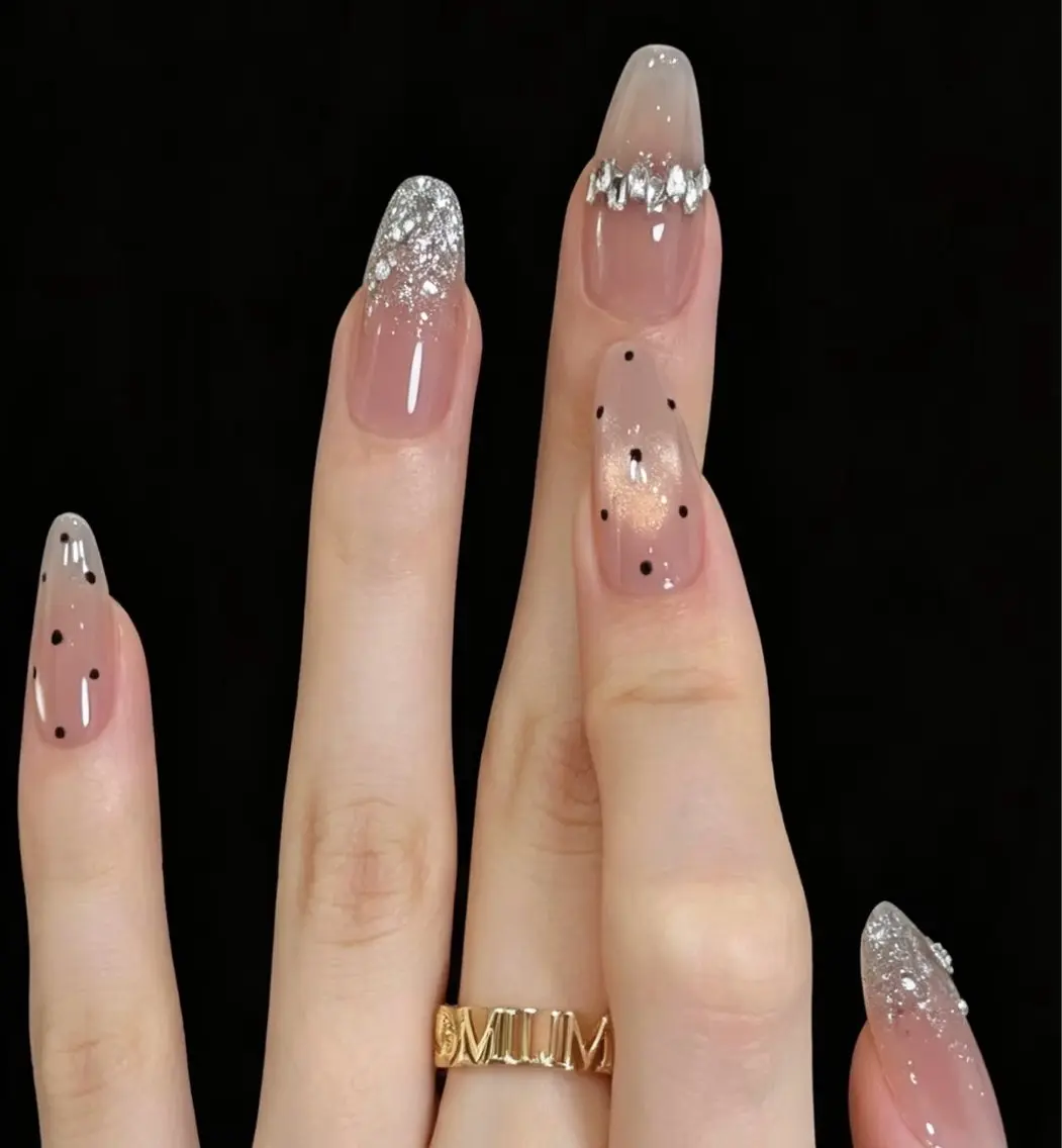 ネイル キラキラネイル 韓国ネイル ラメ(グリッター) ロングネイル ピンク ハンドネイル Yoxie Nailのネイルデザイン