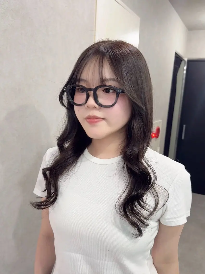 ロング カラー アッシュ アッシュブラウン ベージュカラー 黒髪 ブリーチ カット ヘアカラー トリートメント 赤み無し柔らかカラー 【梅田】madokaのヘアスタイル