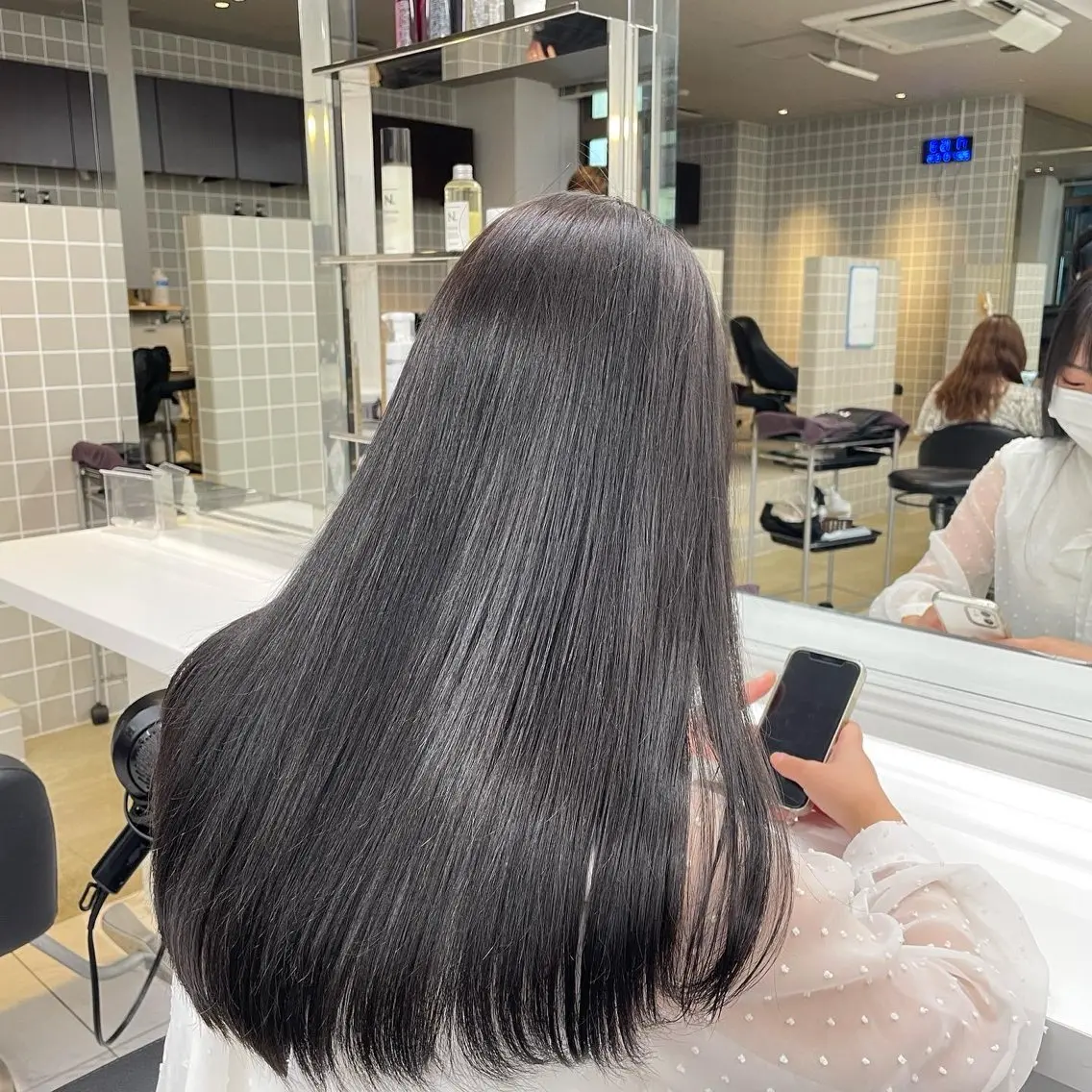 セミロング カラー パーマ ヘアアレンジ メンズ カット ヘアカラー トリートメント 🦋韓国レイヤー｜ 透明感グレージュ🦋のヘアスタイル