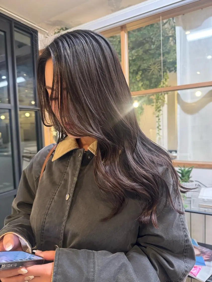 ロング ウラベヨシカ 似合わせカットカラーのヘアスタイル