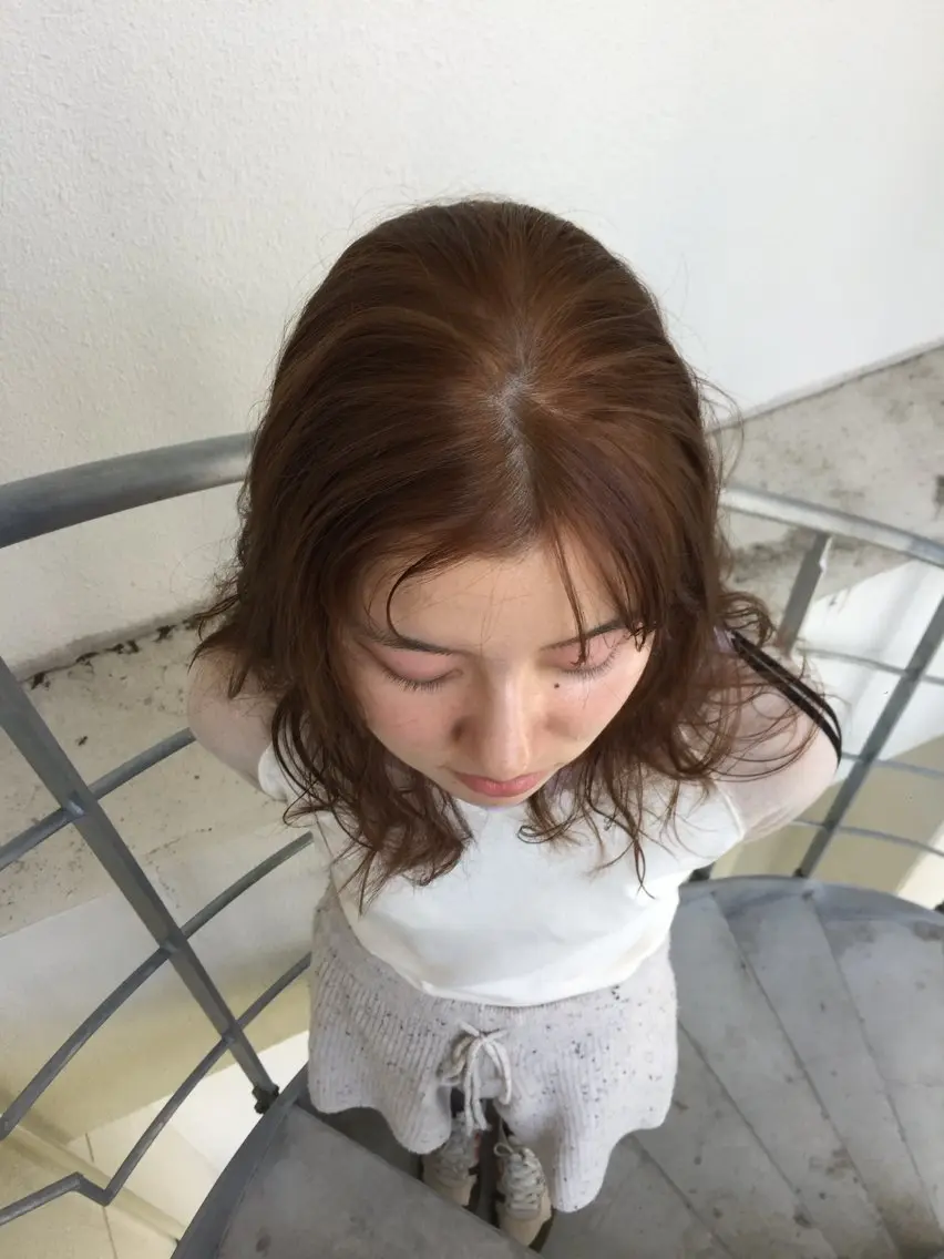 セミロング カラー 小長谷 夕菜のヘアスタイル