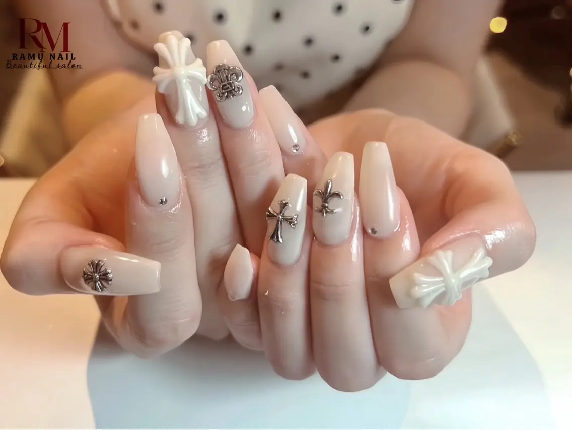 ネイル キラキラネイル マグネットネイル ミラーネイル ピンク 夏ネイル ハンドネイル RAMU Nail 恵比寿店のネイルデザイン