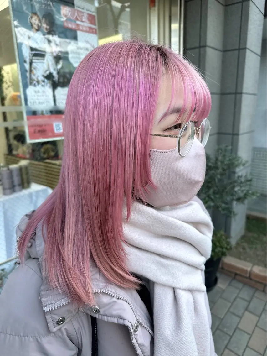 ミディアム カット ヘアカラー 日曜日空きあり‼️ 艶々カラー🩷のヘアスタイル