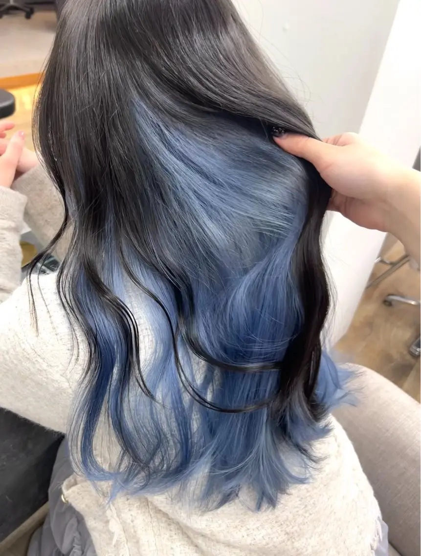 ロング カラー ヘアカラー トリートメント Ayame / ハイトーンカラーのヘアスタイル
