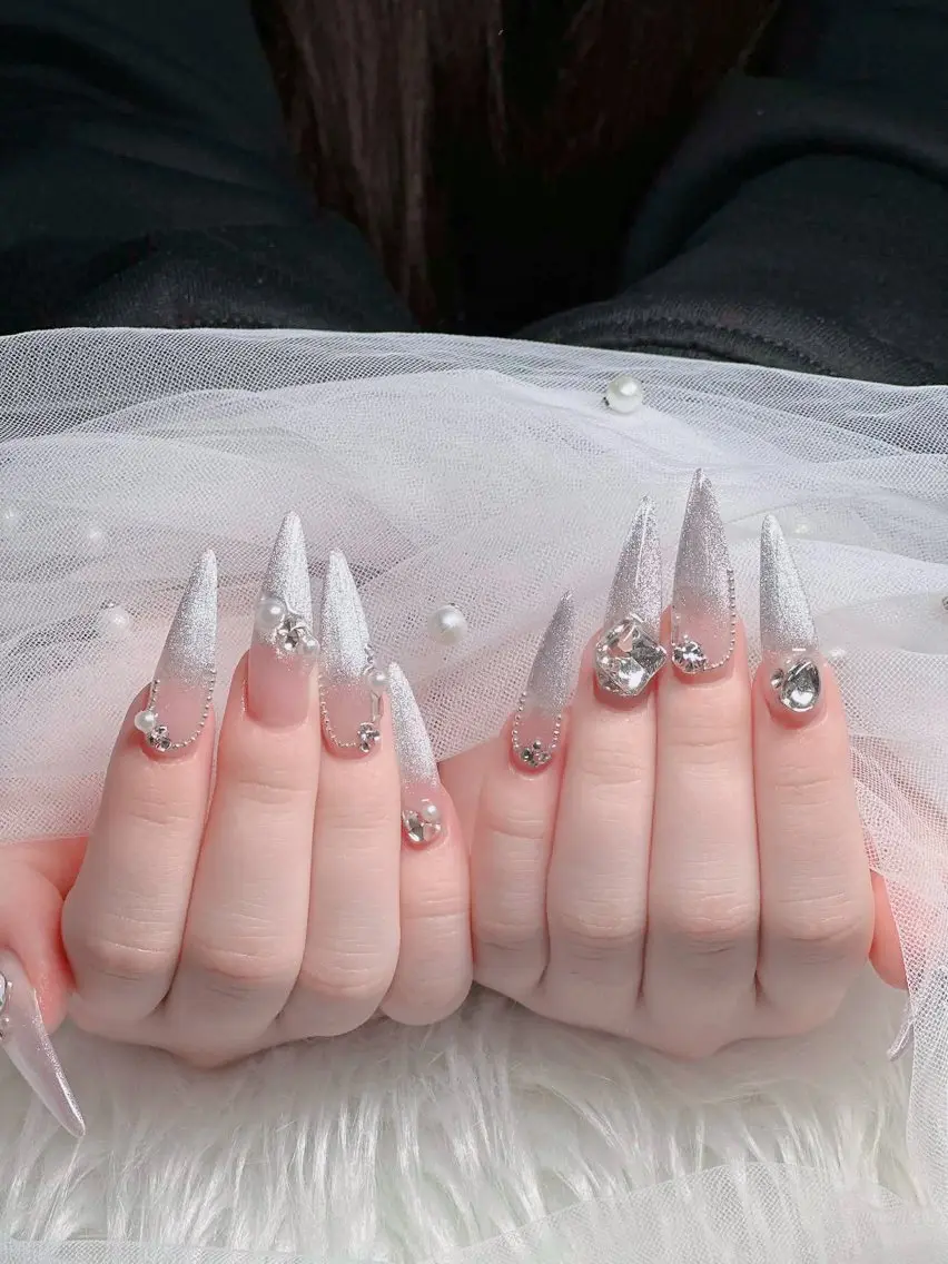 ネイル オーロラネイル フレンチネイル ジェルネイル ハロウィン キラキラネイル ハンドネイル H.baby Nail Salonのネイルデザイン