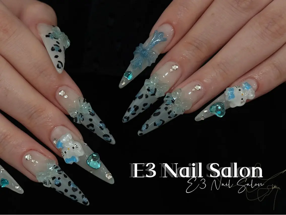 ネイル オーロラネイル フレンチネイル ジェルネイル ガラスフレンチ キラキラネイル ハンドネイル E3 Nail Salonのネイルデザイン