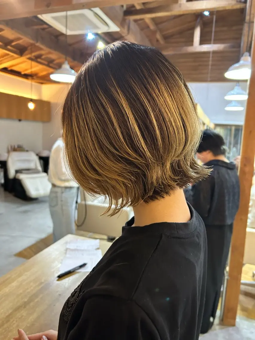 ショート ボブレイヤー ボブ くびれヘア レイヤーカット 透明感カラー 美髪矯正💎momoのヘアスタイル