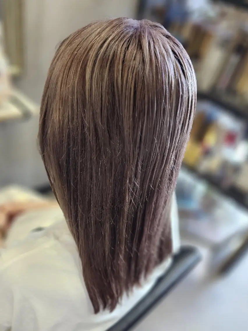 セミロング アッシュ 黒田 かな子のヘアスタイル