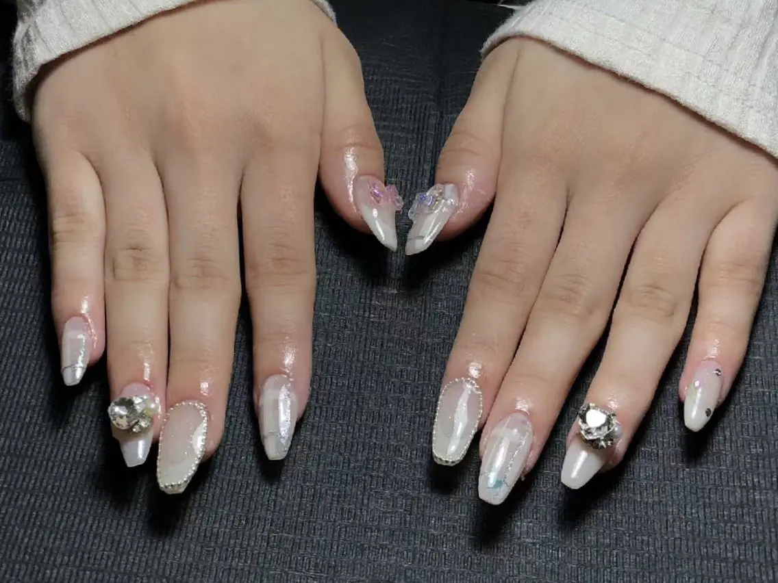 ネイル オーロラネイル 長さ出し ガーリー 氷ネイル・うるうるネイル キラキラネイル ハンドネイル 高山ルコ(NAIL) 店長のネイルデザイン