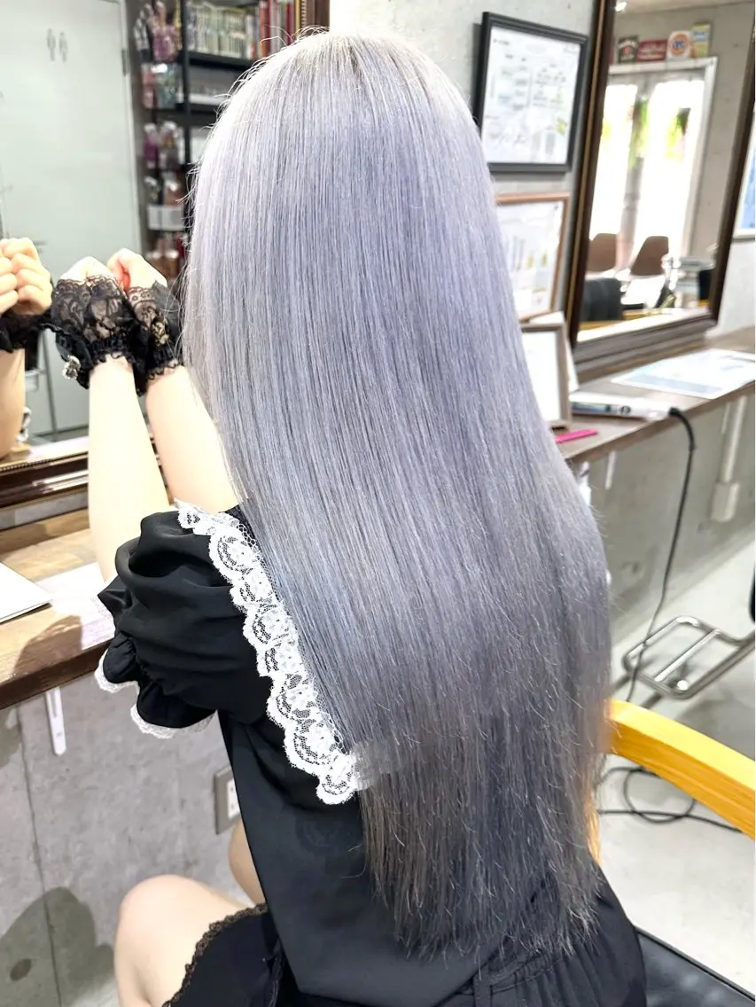 ロング カラー シルバー ヘアカラー かずくん🦩名古屋 ハイトーン/レイヤーのヘアスタイル