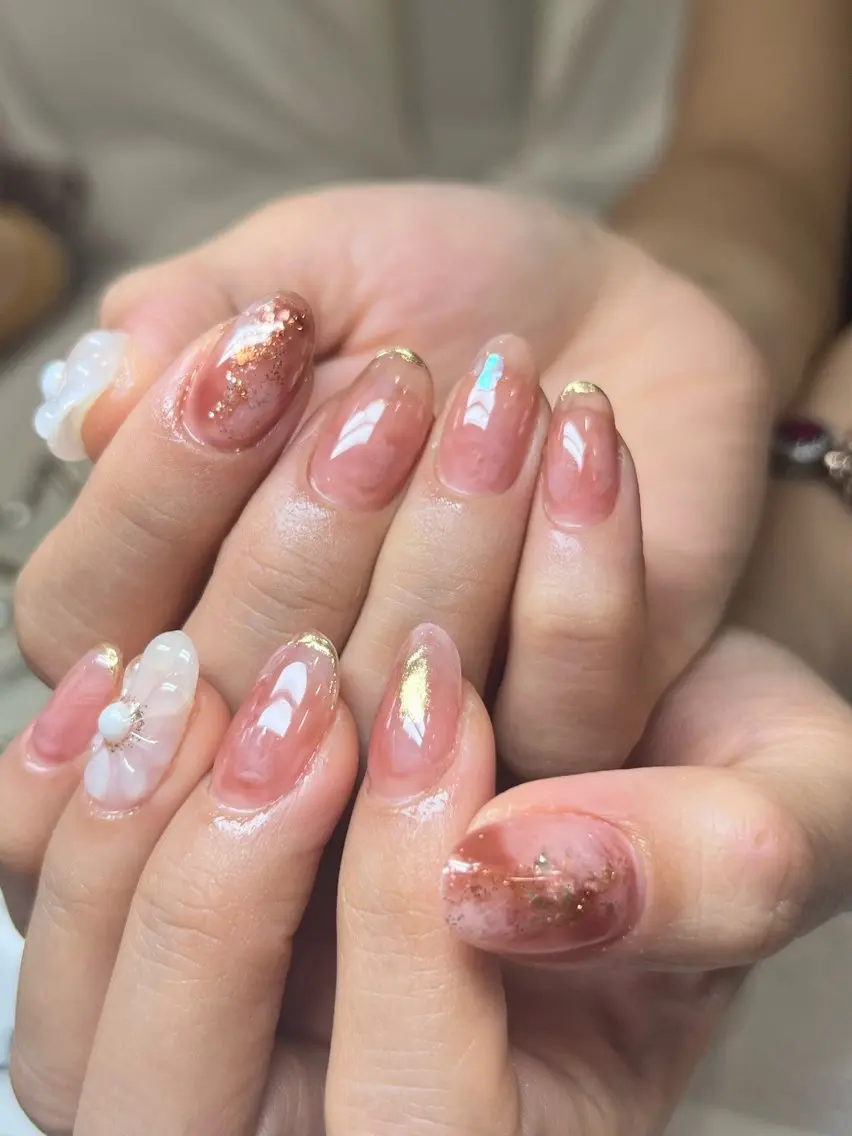 ネイル アートネイル ブラウン フラワーネイル ゴールド ミラーネイル ハンドネイル LYYM Salon Nikoのネイルデザイン