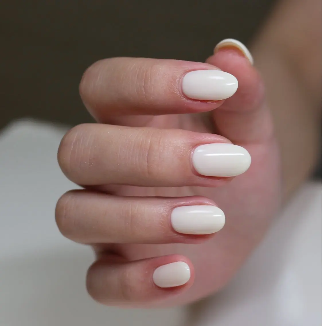 ネイル ワンカラーネイル シンプルネイル ワンホンネイル ホワイト ハンドネイル Baku Nailsのネイルデザイン