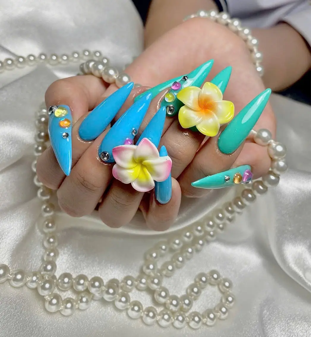 ネイル フラッシュネイル フレンチネイル グラデーション キラキラネイル 韓国ネイル ハンドネイル nyunn nailのネイルデザイン