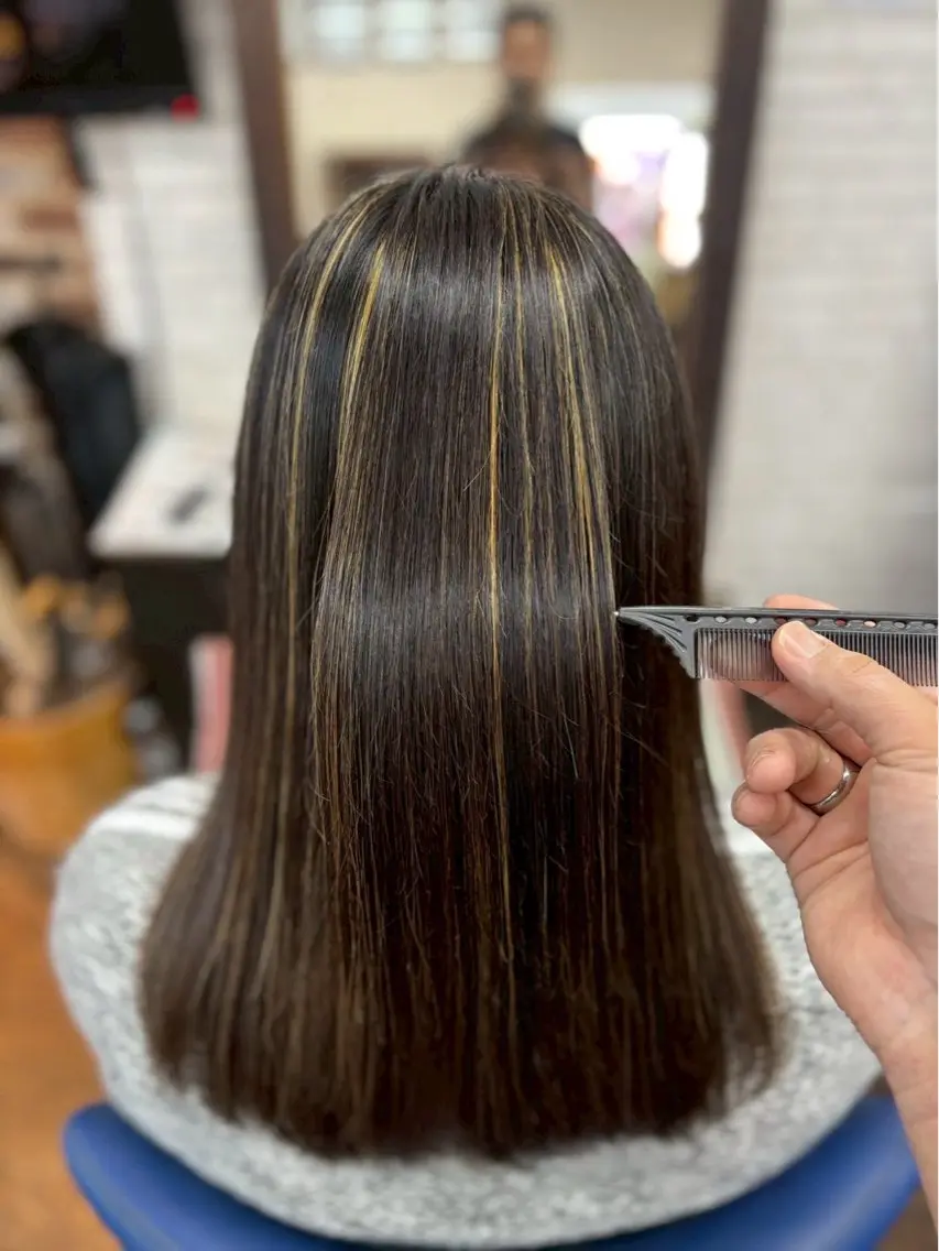 ロング カラー ハイライトカラー ハイライト 髪質改善 トリートメント 堀田 瑠依のマツエク・マツパデザイン