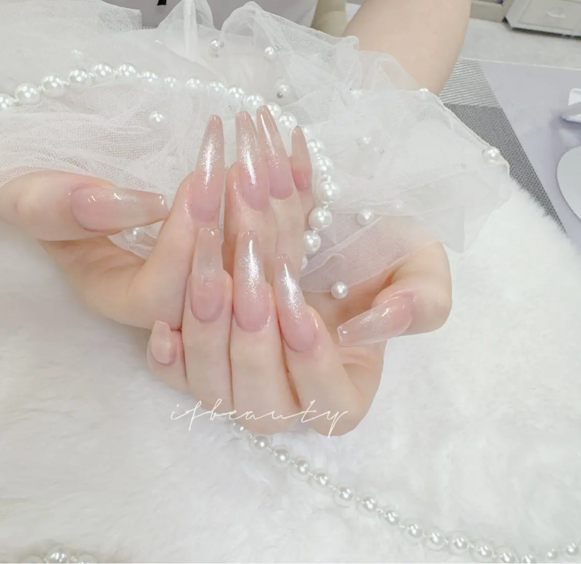 ネイル アートネイル グラデーション 氷ネイル・うるうるネイル キラキラネイル 韓国ネイル ハンドネイル 💓mi.o Nail上野店のネイルデザイン