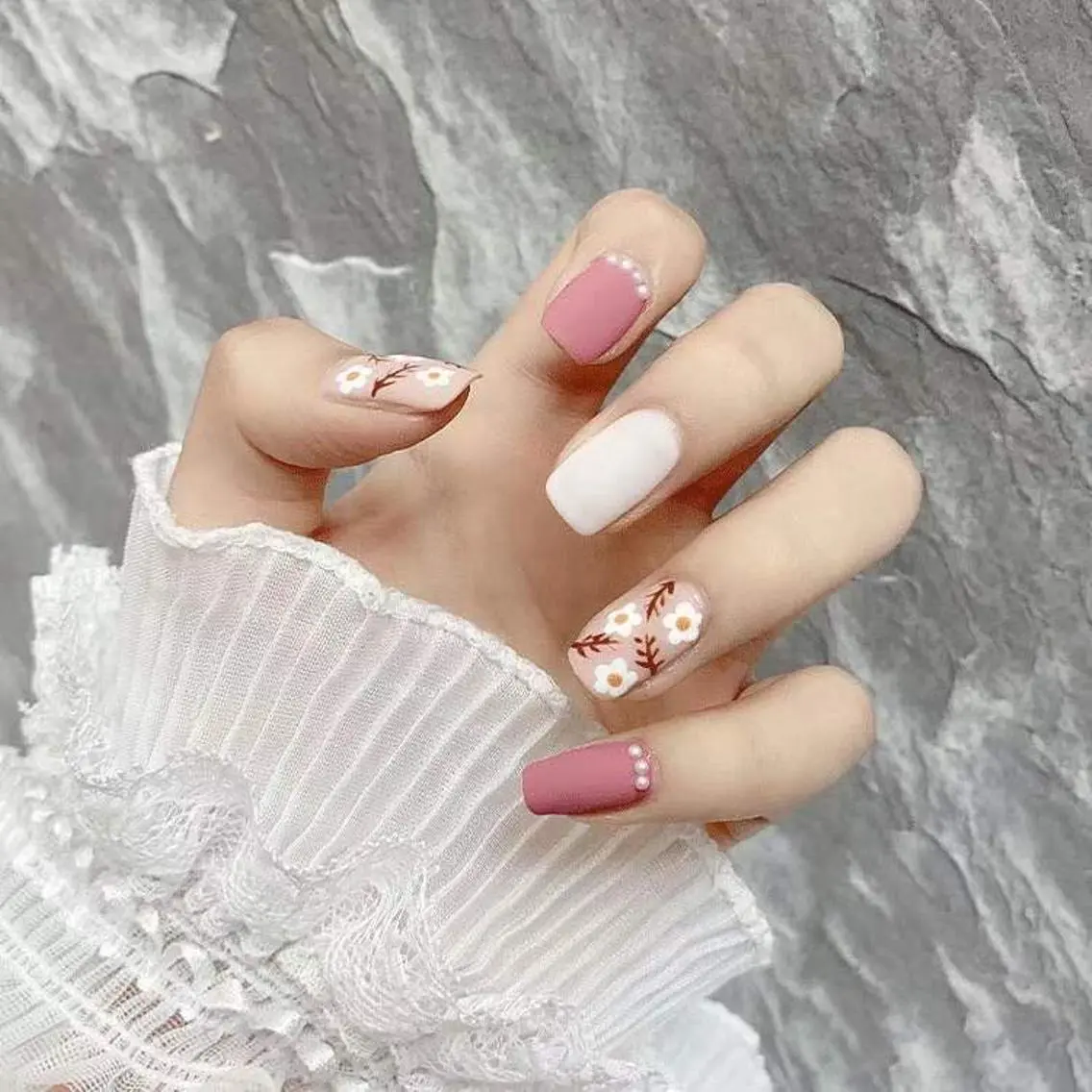 ネイル ハンドネイル MoonNail ユリ🌸のネイルデザイン