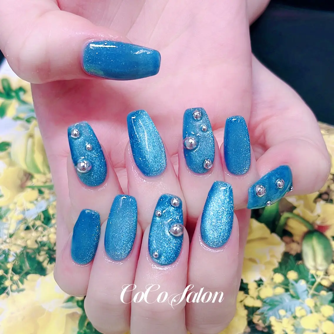 ネイル オーロラネイル ブルー ジェルネイル グラデーション ホログラムネイル ハンドネイル CoCoSalon ネイル/まつ毛予約のネイルデザイン
