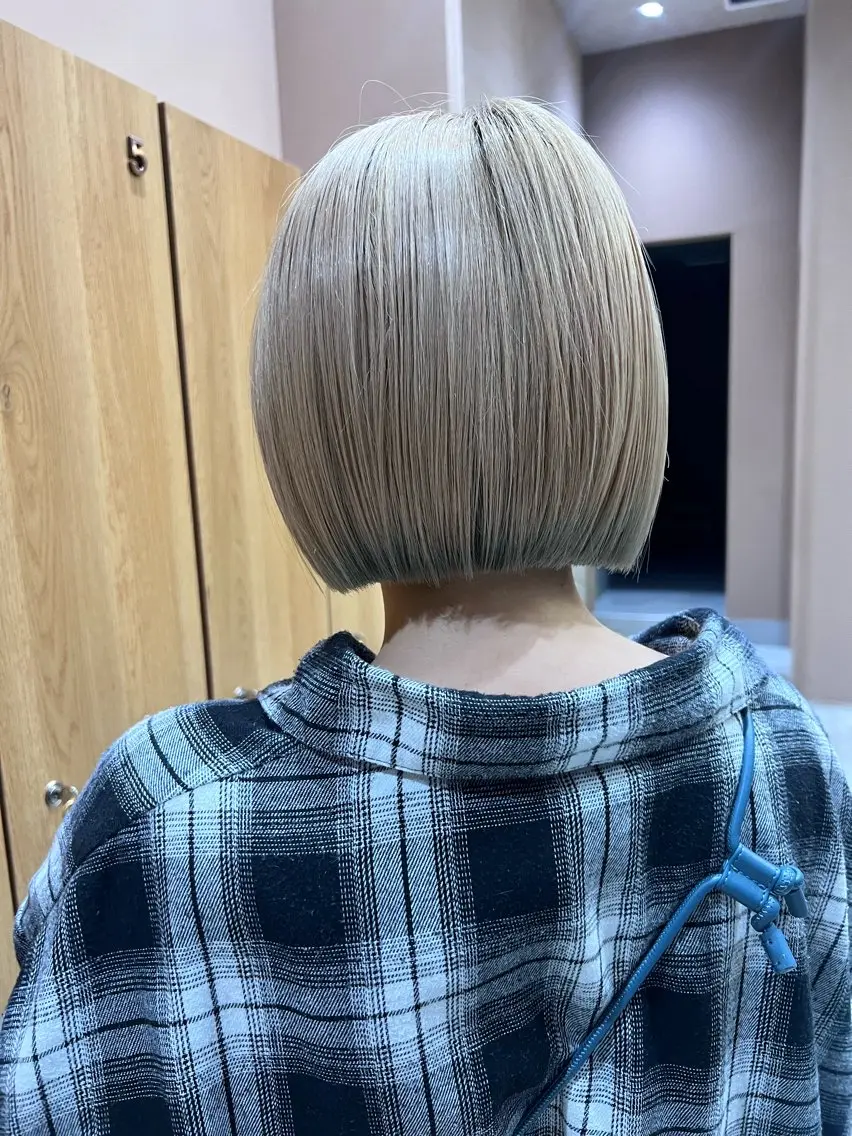 ショート カラー 切りっぱなしボブ ベージュカラー ブリーチ ケアブリーチ デザインカラー ボブ/ベージュ /kazui🐈のヘアスタイル