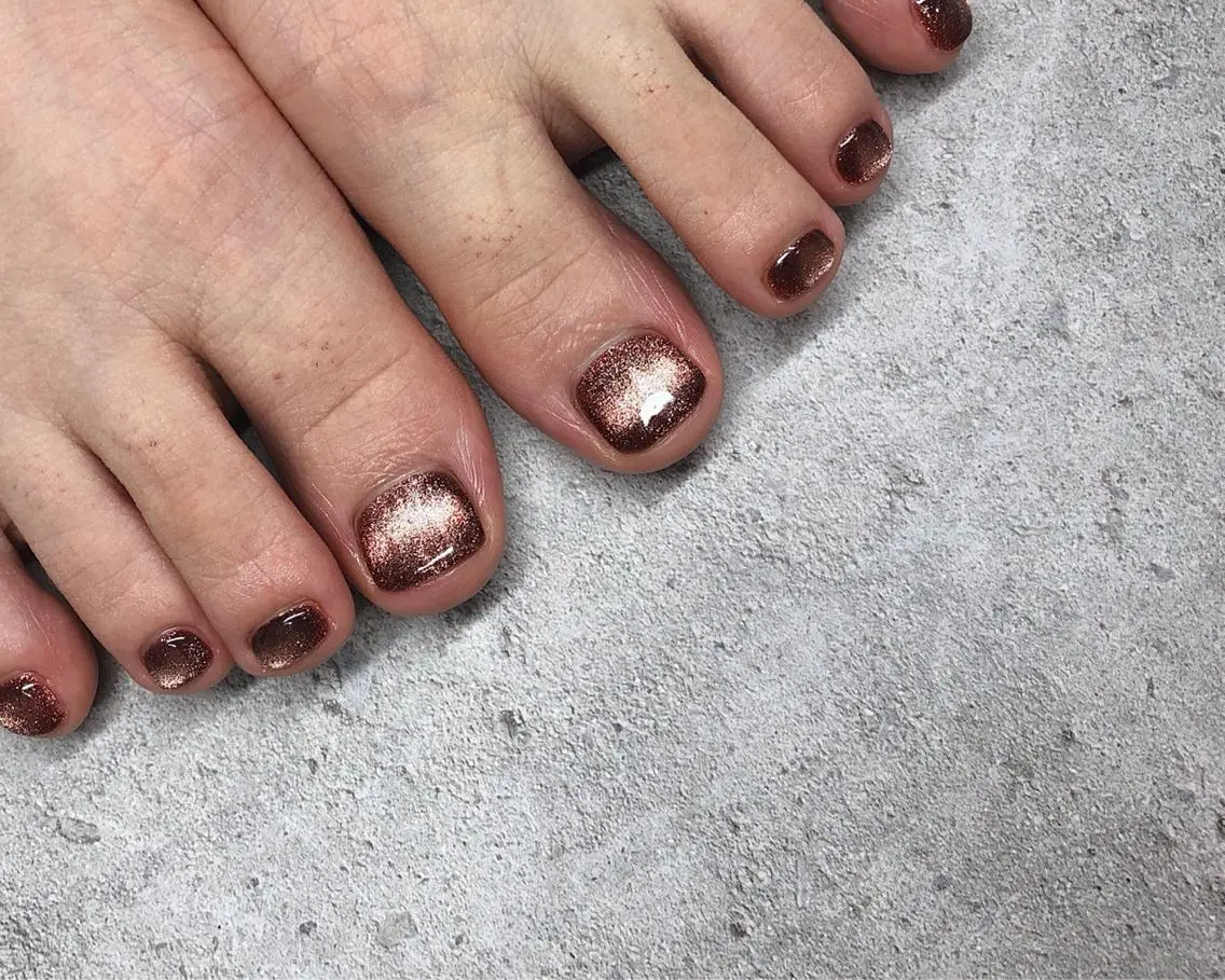 ネイル ブラウン マグネットネイル フットネイル saki_ nail heronのネイルデザイン