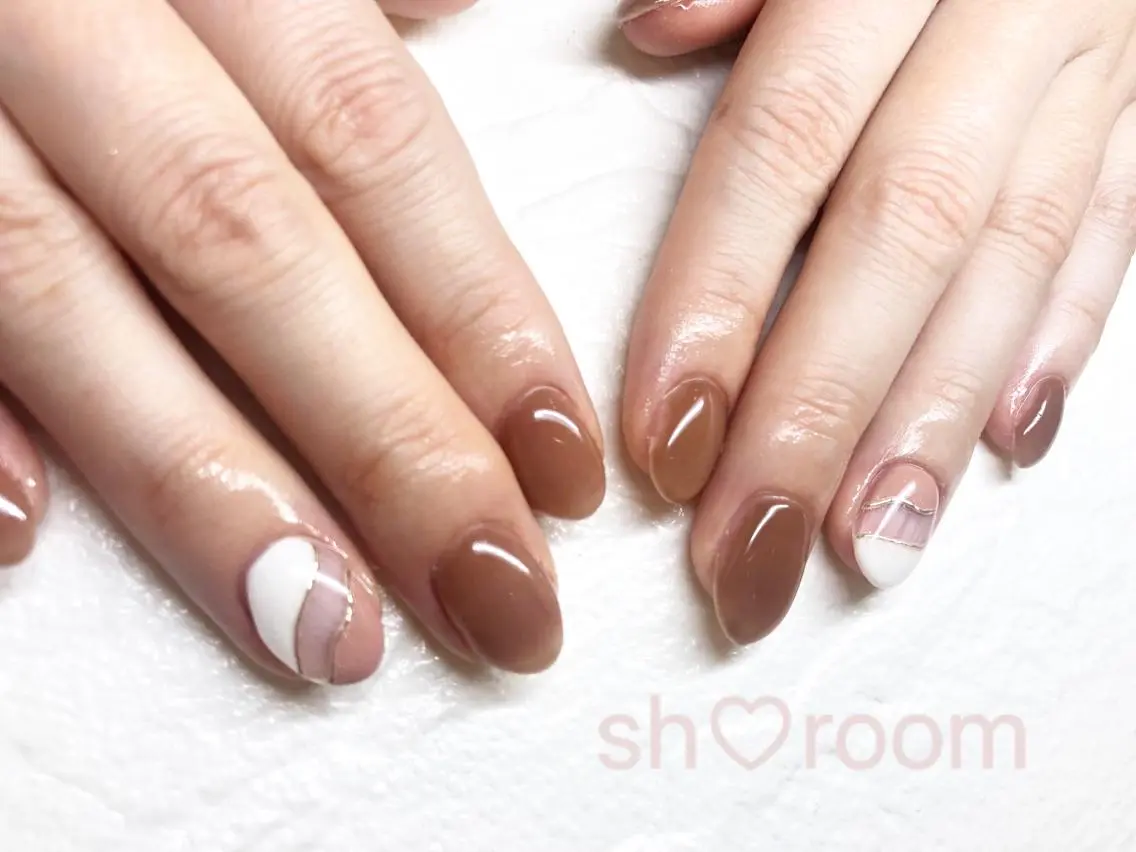 ネイル ブラウン キラキラネイル 韓国ネイル ミラーネイル ニュアンスネイル Nail salon Ruuのネイルデザイン