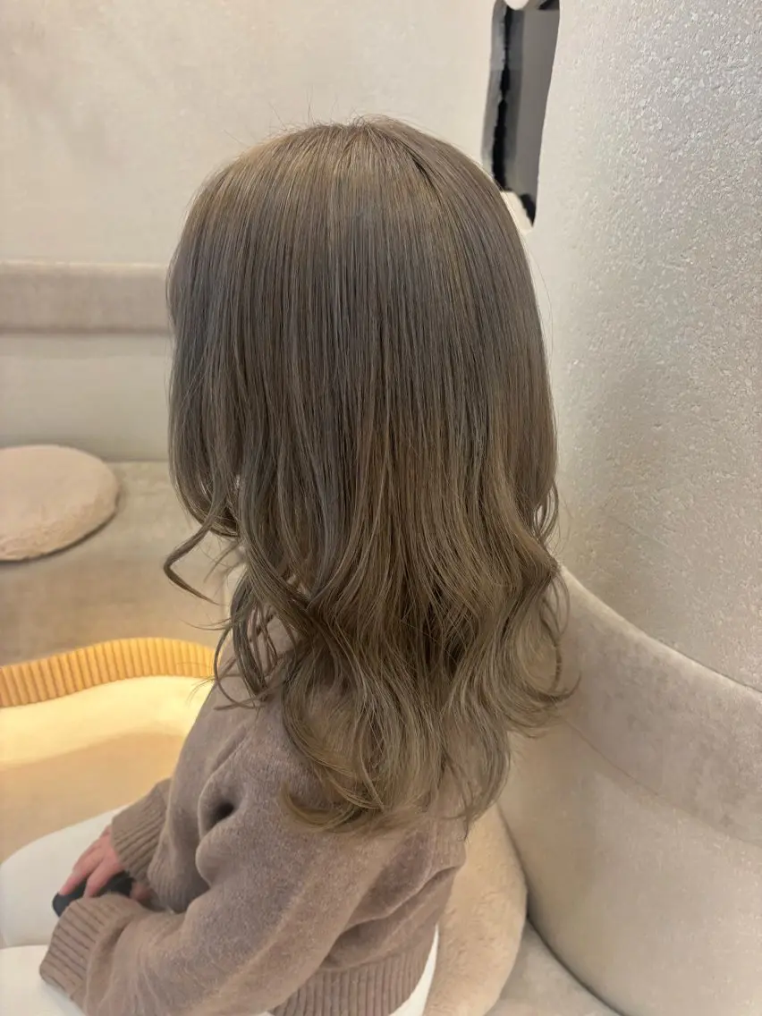 セミロング カラー ヘアカラー 梅田美容室 山崎海波のヘアスタイル