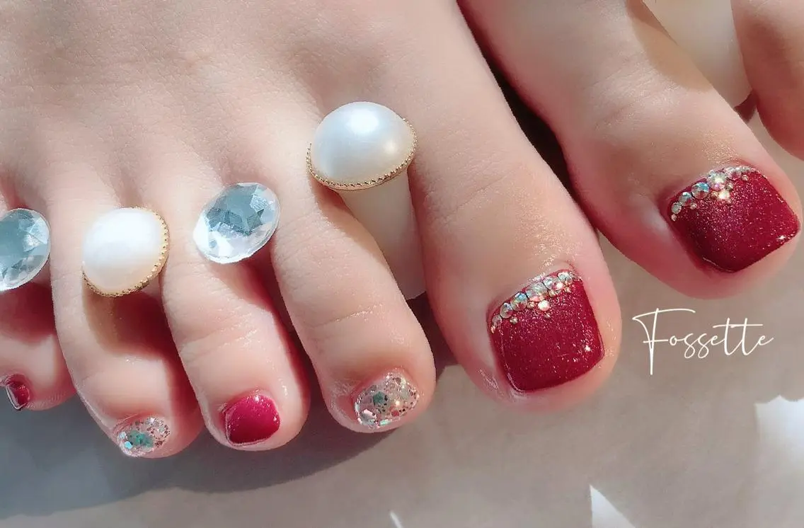 ネイル アートネイル ボルドー フットネイル ジェルネイル ホログラムネイル フットネイル nailsalon Fossetteのネイルデザイン