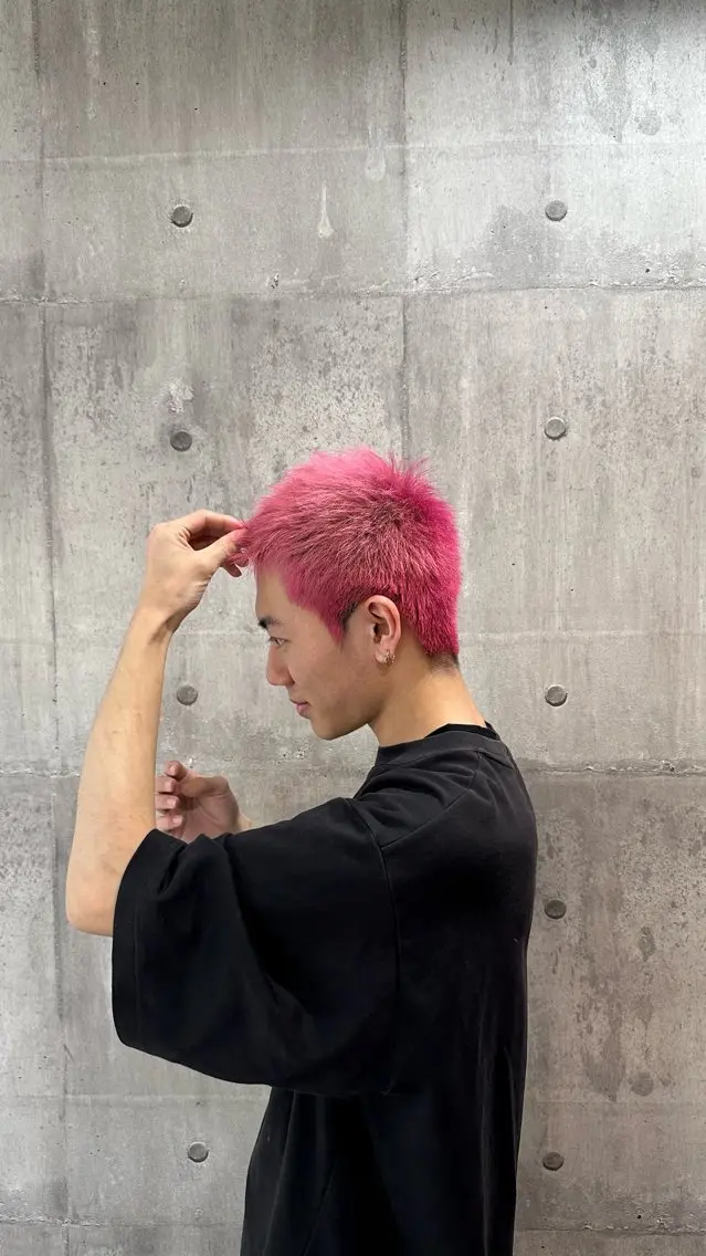 ショート カラー メンズ ピンクカラー ヘアカラー enrichミヤモト ヒロヤのヘアスタイル