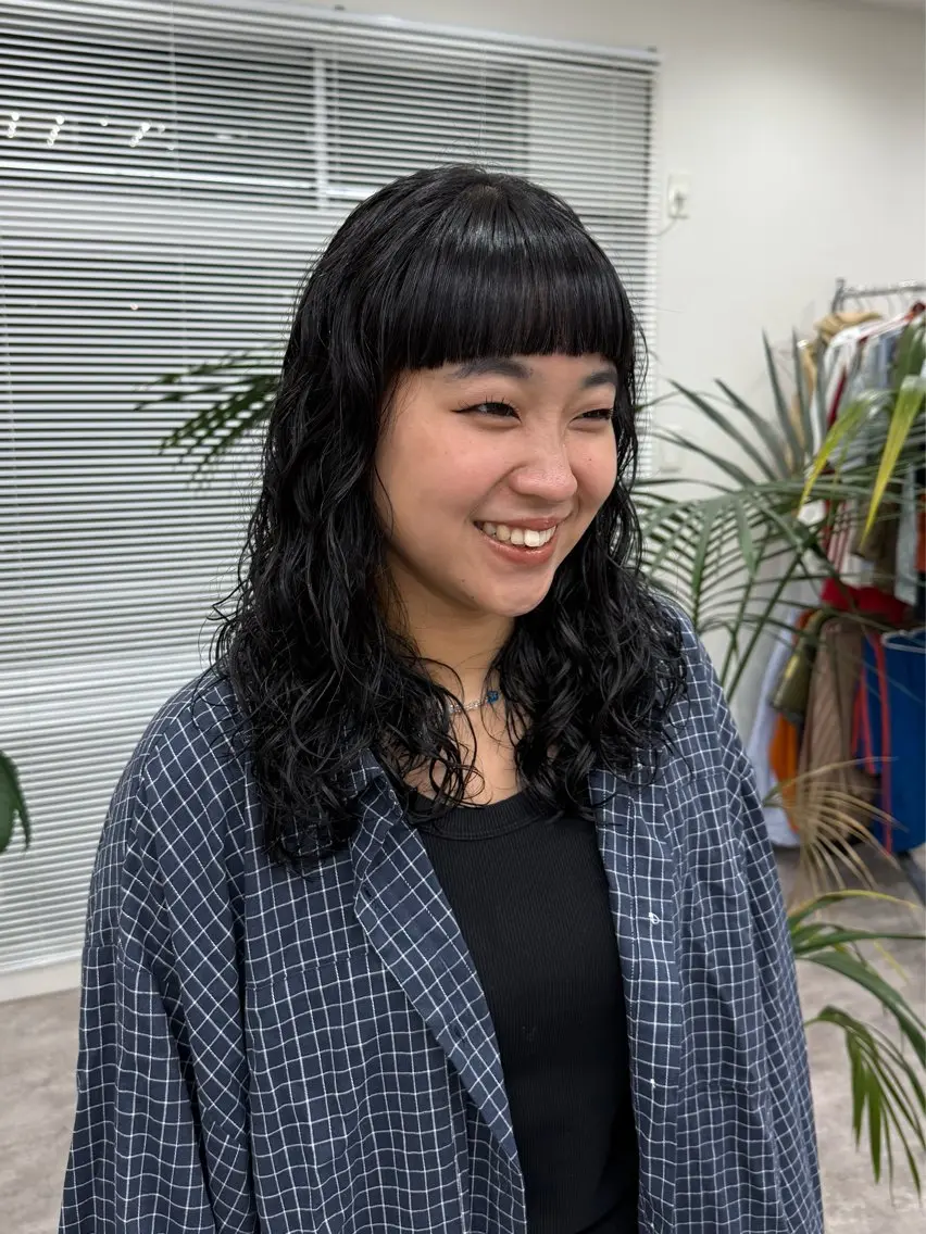 セミロング カラー パーマ セミロングパーマ レイヤーカット オン眉 カット ヘアカラー パーマ トリートメント azumi/グレー ジュ/オリーブ/縮毛のヘアスタイル