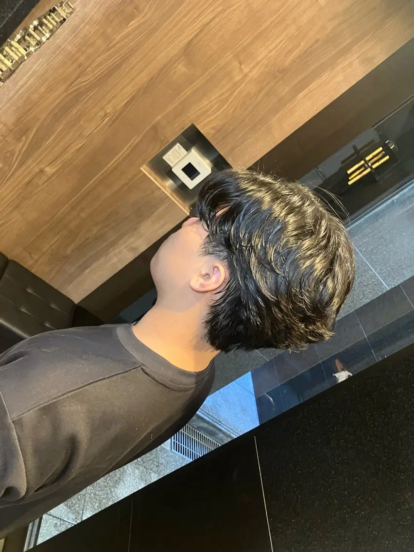 パーマ メンズ フェザーパーマ メンズパーマ ニュアンスパーマ ワガ カズマのヘアスタイル