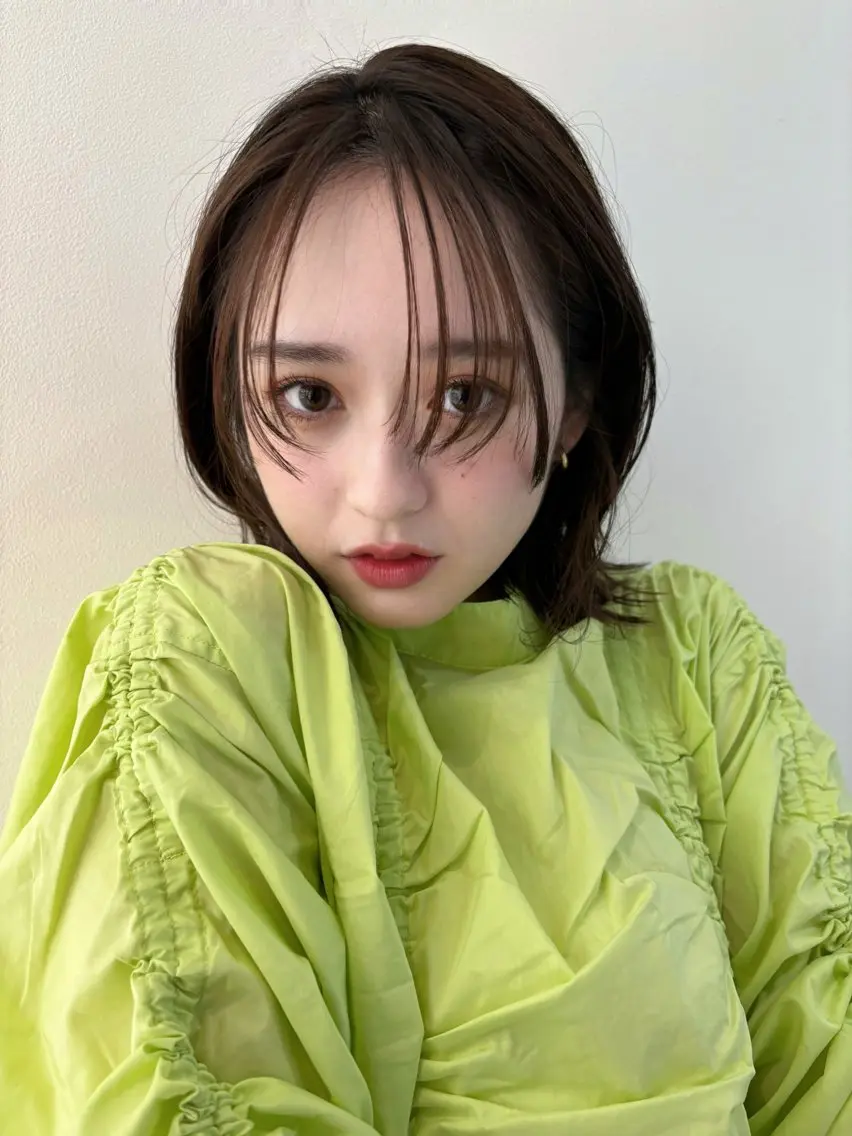 ミディアム カラー うざバング カット ヘアカラー 脇野 茉優のヘアスタイル