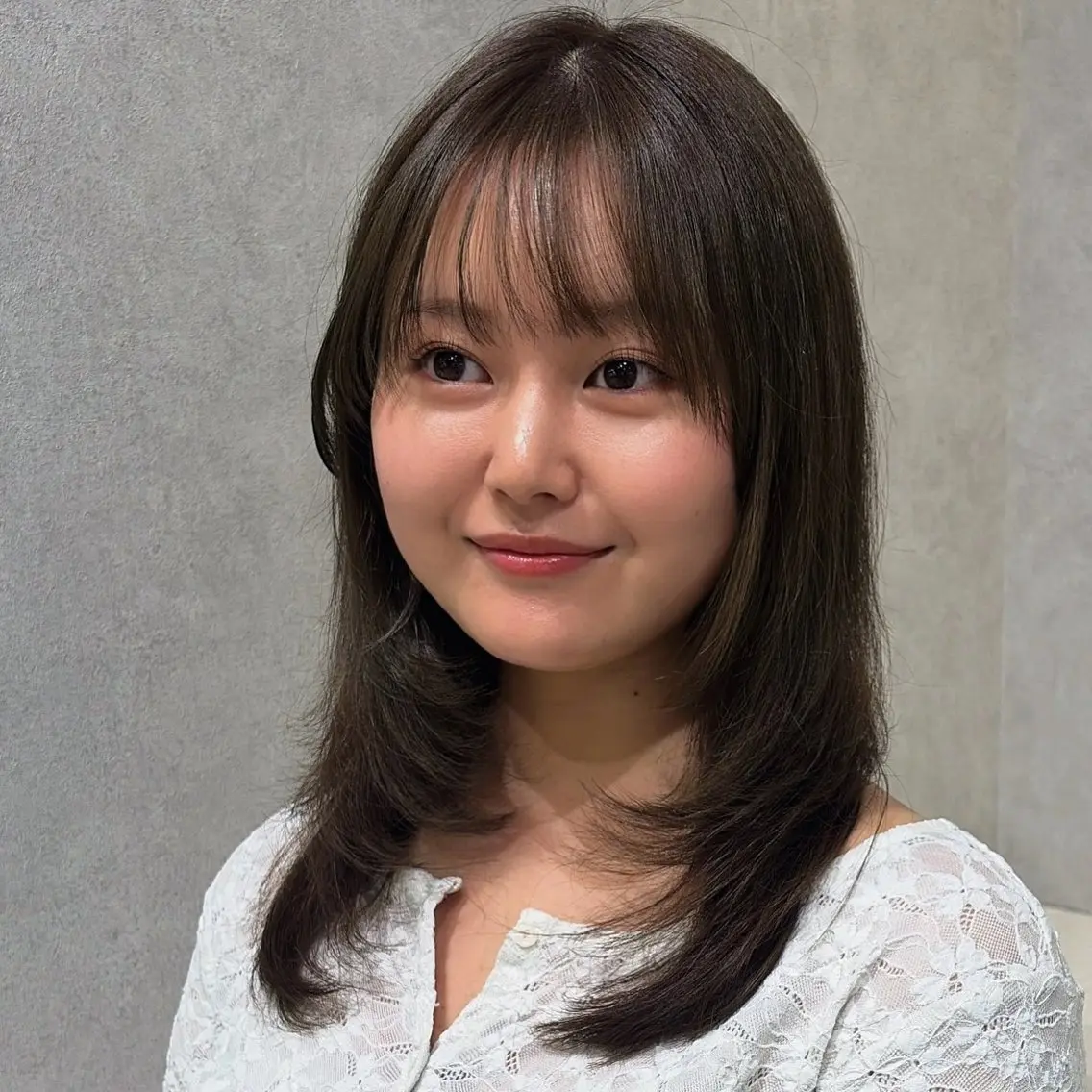 ミディアム 🧸ベージュ/レイヤ ー/八幡山🍪萌のヘアスタイル