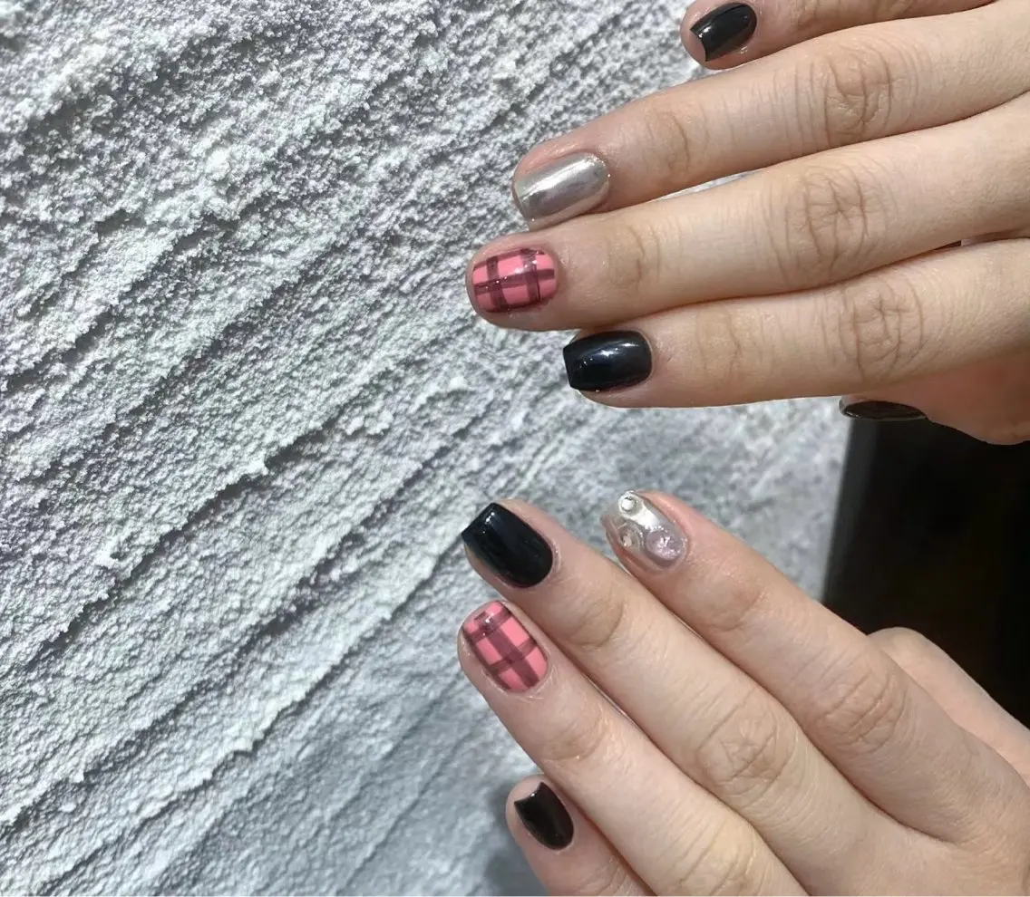 ネイル 長さ出し フットネイル フレンチネイル ジェルネイル ガラスフレンチ ハンドネイル ハンドケア More Glam八王子店のネイルデザイン