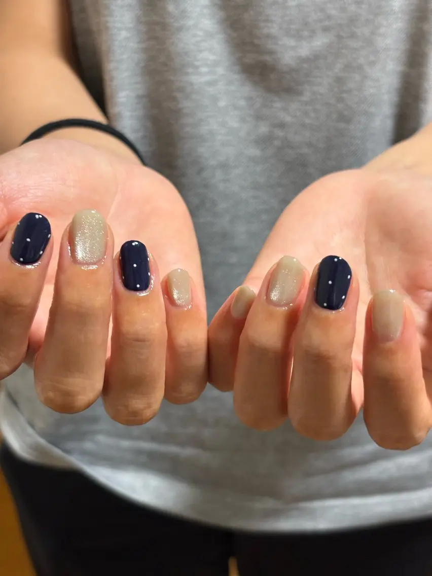ネイル ブルー マグネットネイル ネイビー シルバー Atún nail (ｱﾄｩﾝﾈｲﾙ)のネイルデザイン