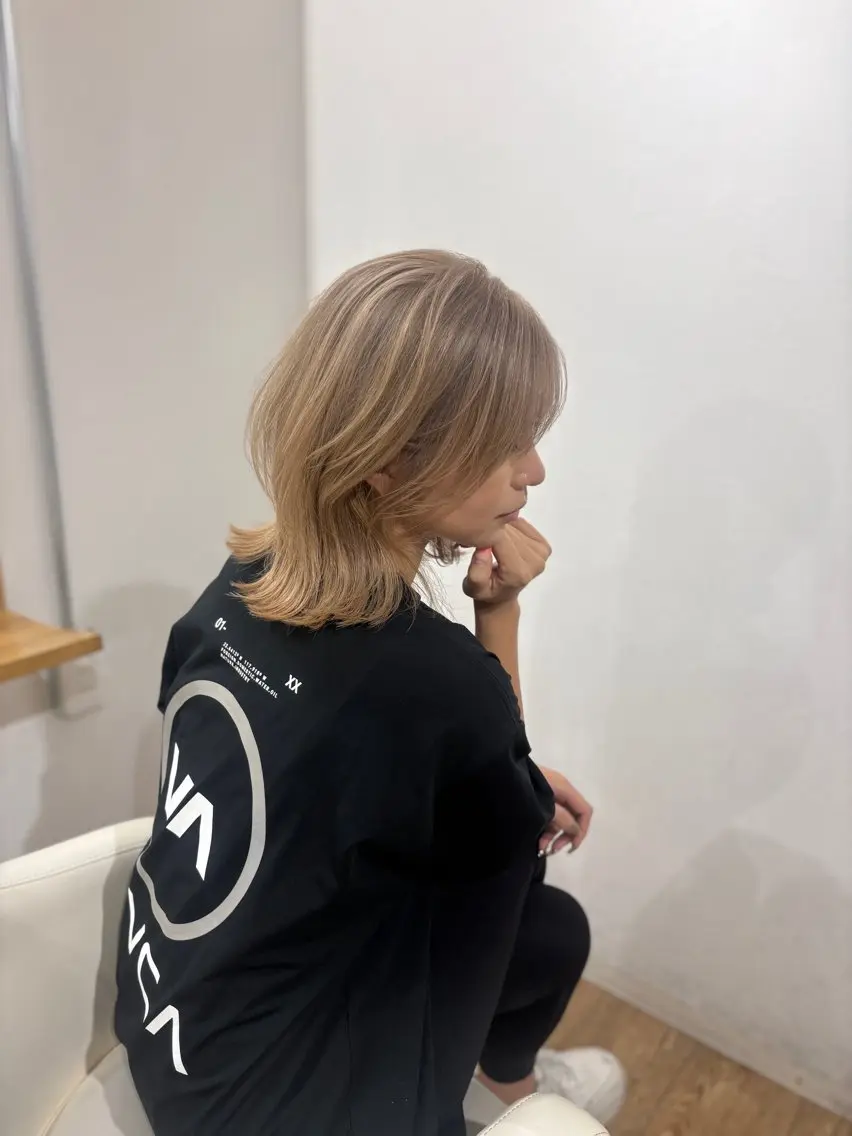 ショート カラー ベージュカラー ブリーチ 京都駅/透明感カラー 🖤sakiのヘアスタイル
