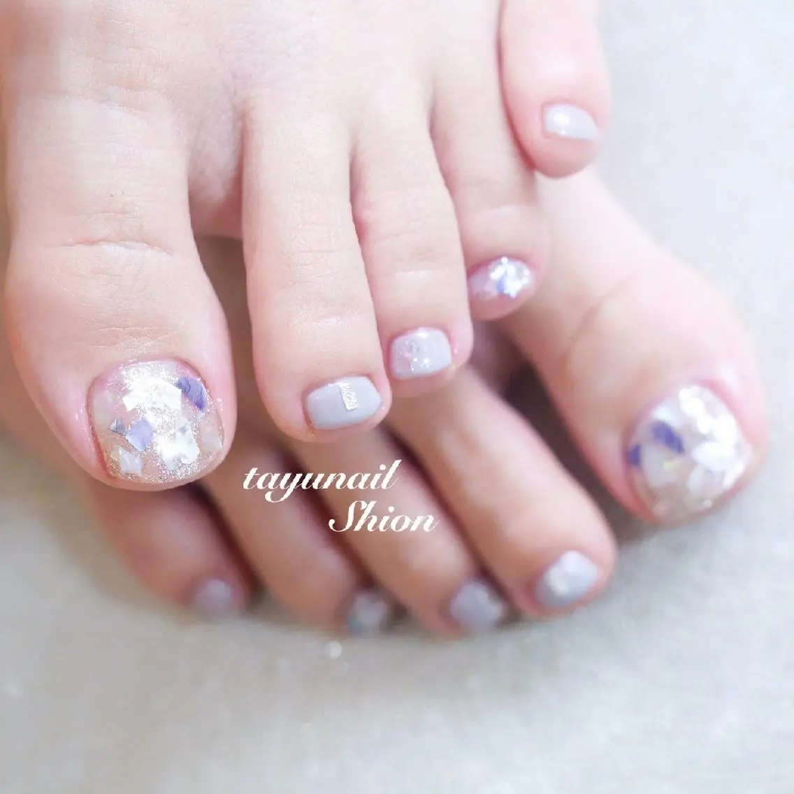 ネイル ブルー フットネイル ジェルネイル キラキラネイル ラメ(グリッター) ネイルサロン 【たゆnail】のネイルデザイン