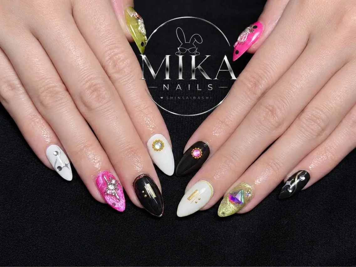 ネイル アートネイル チークネイル ドット フットネイル フレンチネイル ハンドネイル フットネイル 🎃Rina🍁 Mikaのネイルデザイン