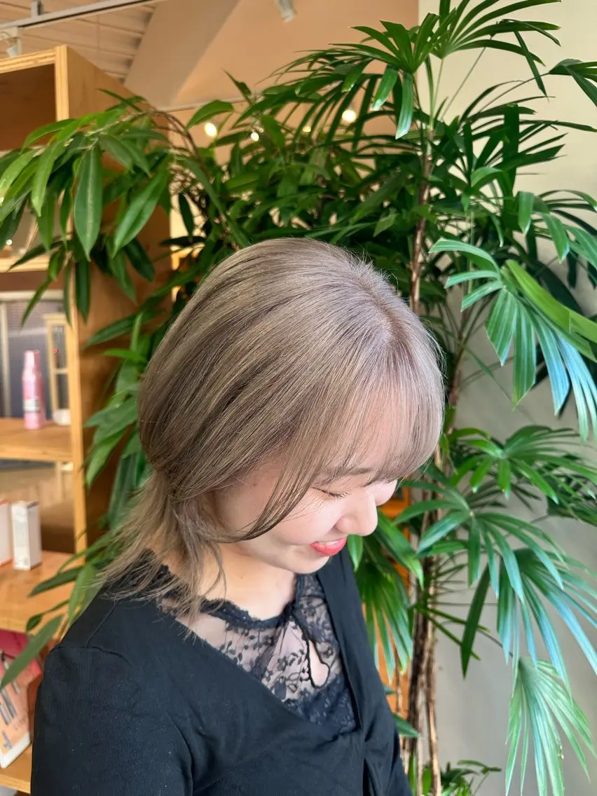 カラー グレージュ ミルクティーグレージュ カット ヘアカラー ブリーチカラー/ わきたちえ🌻のヘアスタイル